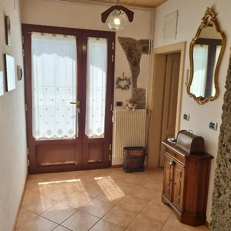 بيت للعطل La Cjase Di Tacuin - Dimore Tipiche Friulane أمبيزو